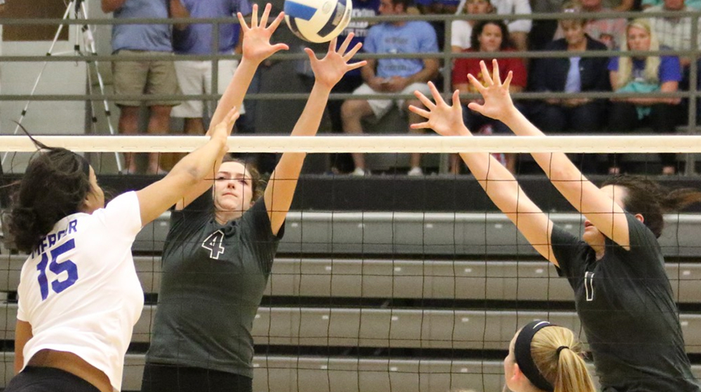 Volleyball Finishes 1-3 at DMACC Tournament